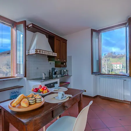 بيت للعطل Casa Al Castello In Leggiuno With Garden - Happy Rentals