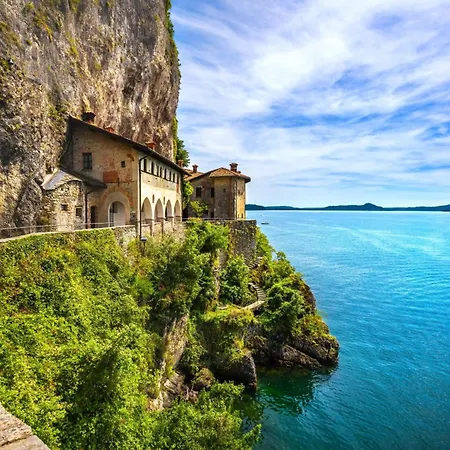 Casa Al Castello In Leggiuno With Garden - Happy Rentals * Leggiuno