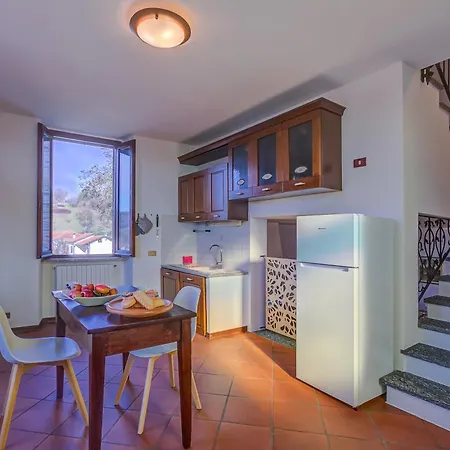 Casa Al Castello In Leggiuno With Garden - Happy Rentals بيت للعطل