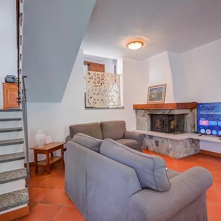 Casa Al Castello In Leggiuno With Garden - Happy Rentals بيت للعطل *