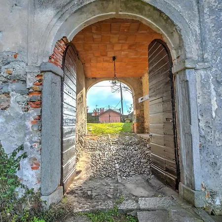 Casa Al Castello In Leggiuno With Garden - Happy Rentals