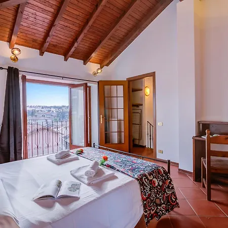 Casa Al Castello In Leggiuno With Garden - Happy Rentals *