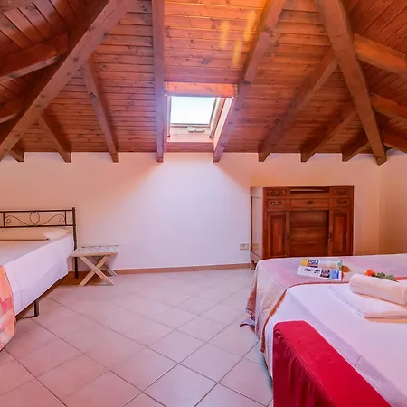 Casa Al Castello In Leggiuno With Garden - Happy Rentals *