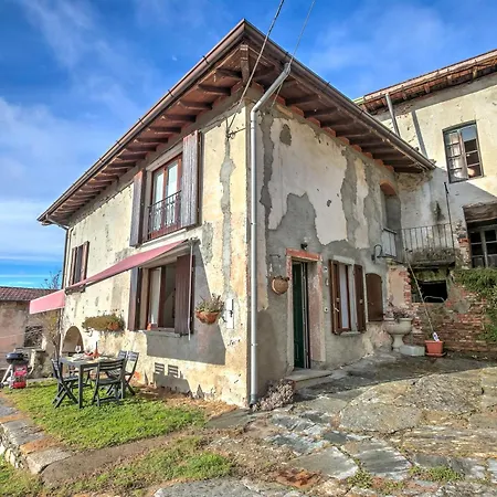 بيت للعطل Casa Al Castello In Leggiuno With Garden - Happy Rentals