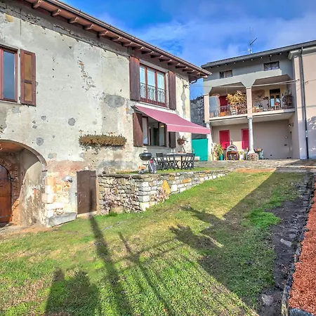 Casa Al Castello In Leggiuno With Garden - Happy Rentals بيت للعطل