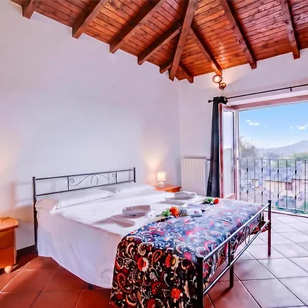 Casa Al Castello In With Garden - Happy