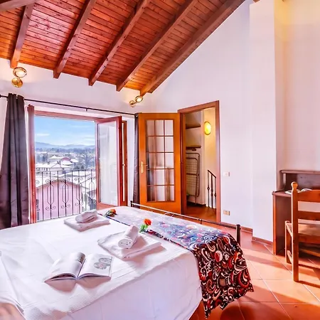 Casa Al Castello In With Garden - Happy