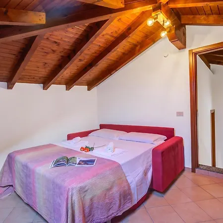 Casa Al Castello In With Garden - Happy Leggiuno